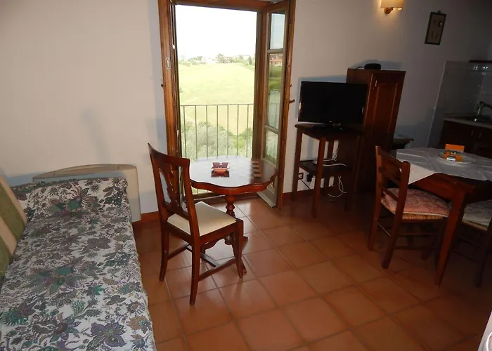 Im Ersten Stock Eines Landhauses By Interhome *