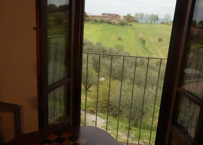 Im Ersten Stock Eines Landhauses By Interhome شقة *