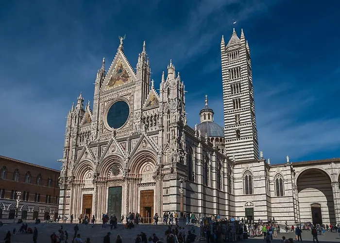 Im Ersten Stock Eines Landhauses By Interhome * سيينا